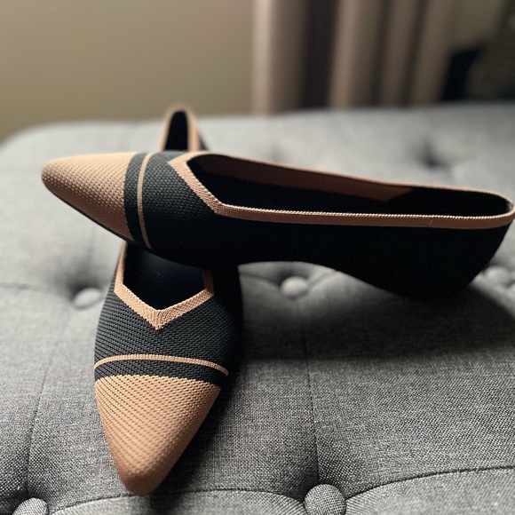 VIVAIA Pointed-Toe V-Cut Flats - Picture 6 of 9